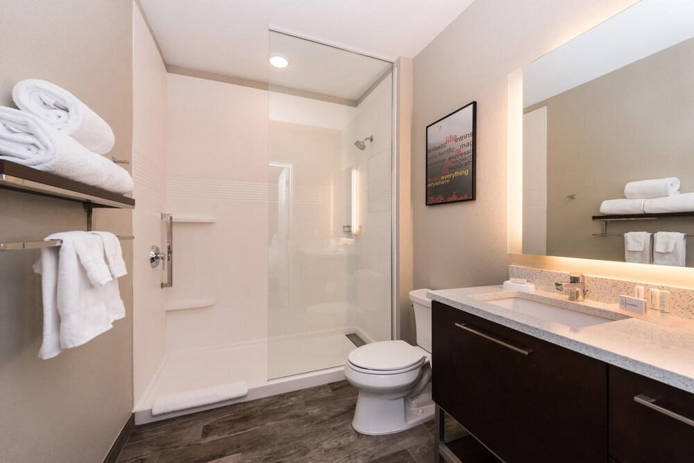 Towneplace Suites By Marriott Detroit Белвил Екстериор снимка