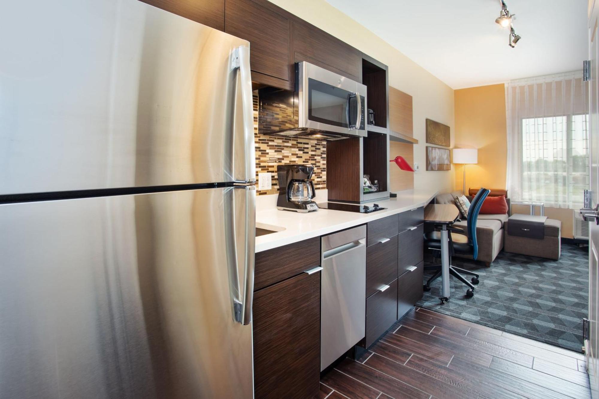 Towneplace Suites By Marriott Detroit Белвил Екстериор снимка