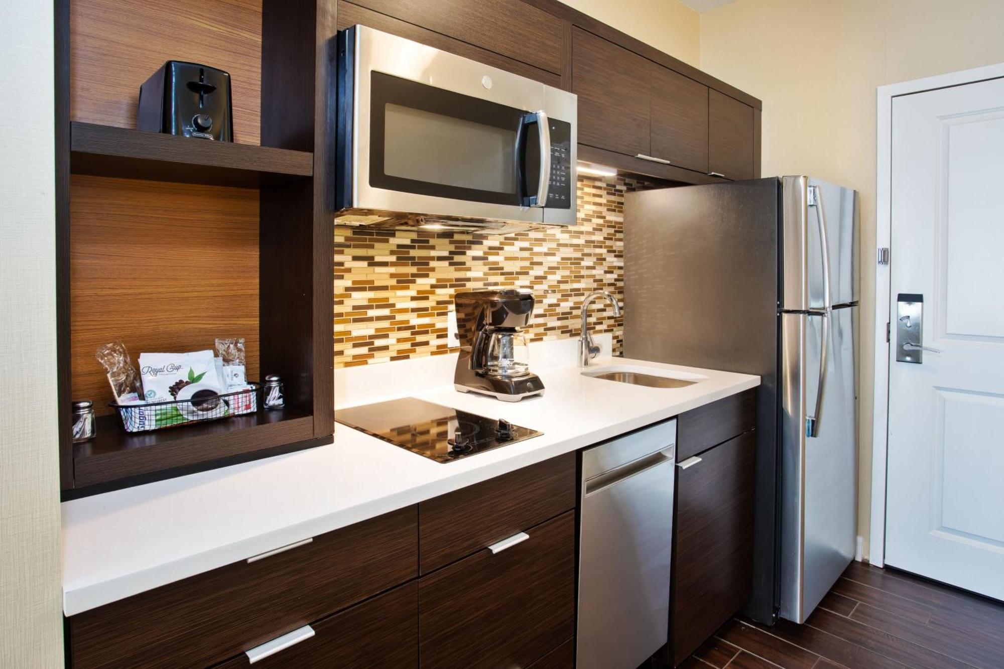 Towneplace Suites By Marriott Detroit Белвил Екстериор снимка