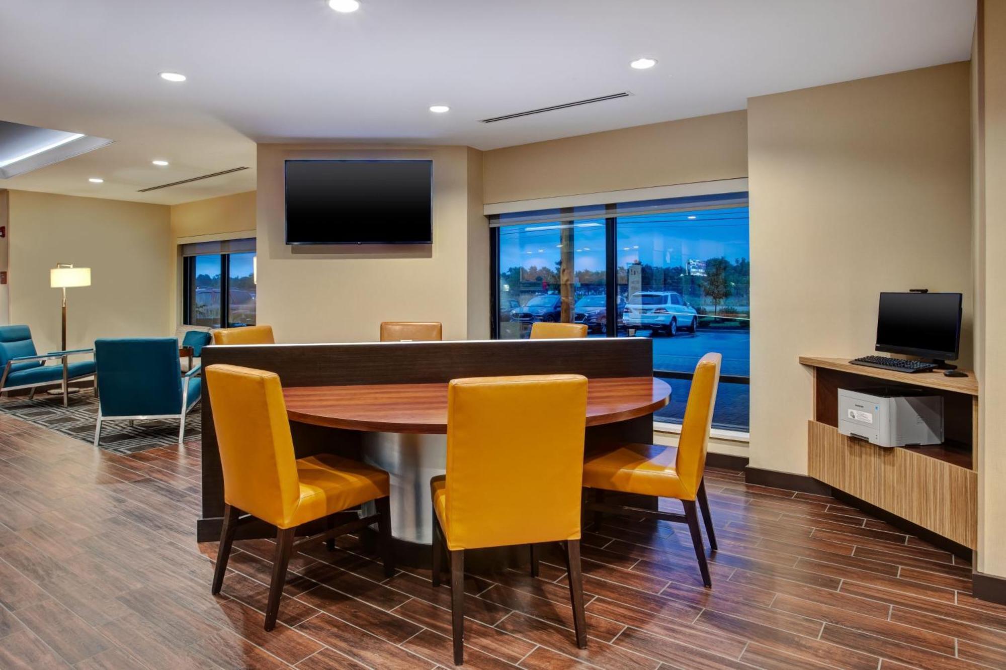 Towneplace Suites By Marriott Detroit Белвил Екстериор снимка