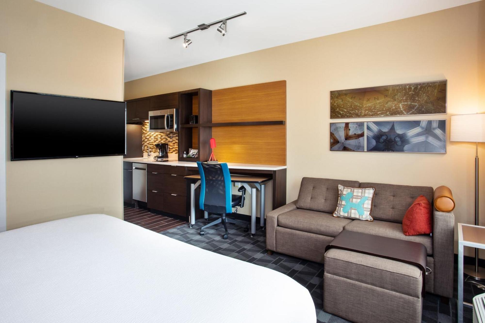 Towneplace Suites By Marriott Detroit Белвил Екстериор снимка