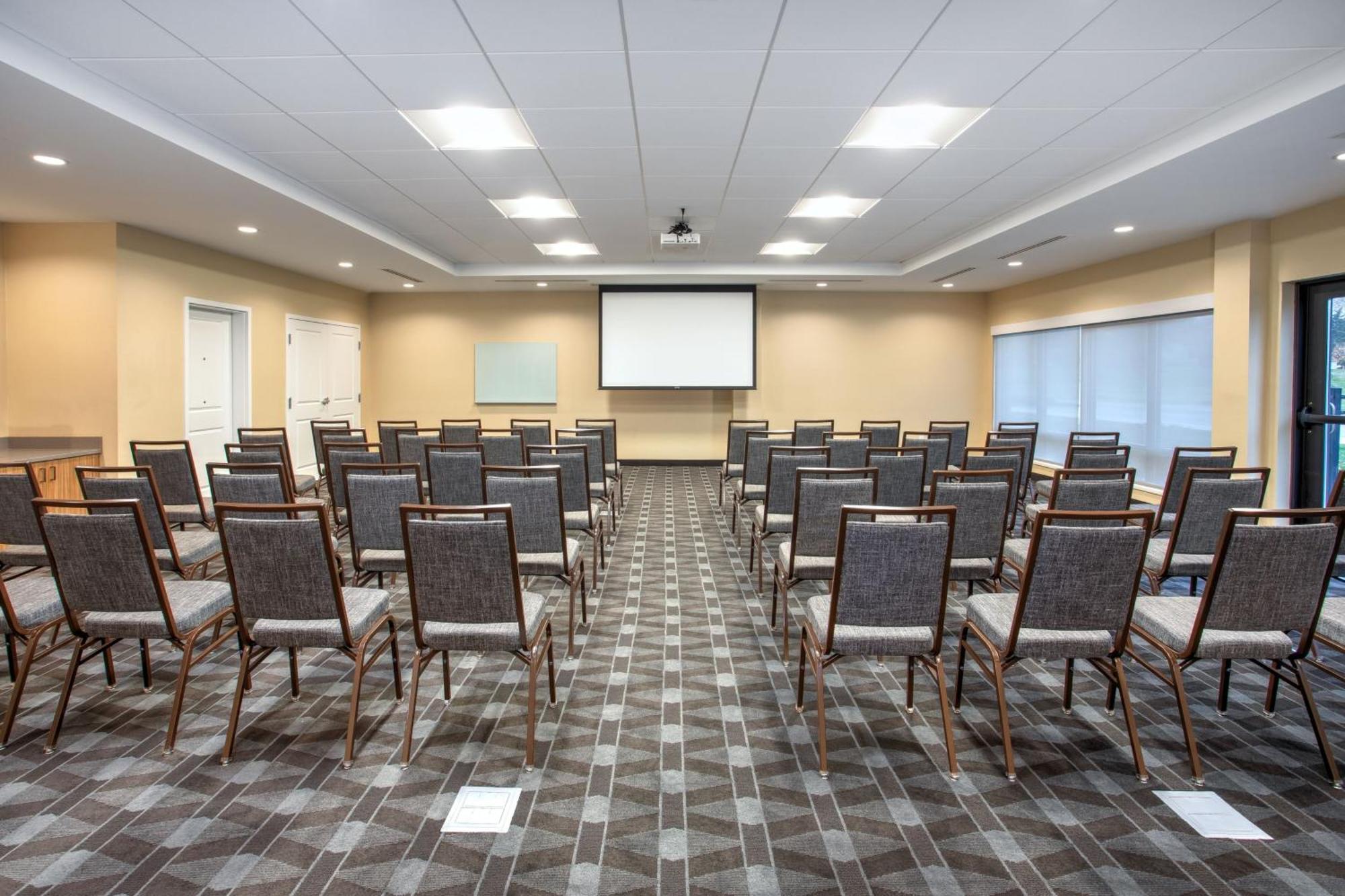 Towneplace Suites By Marriott Detroit Белвил Екстериор снимка