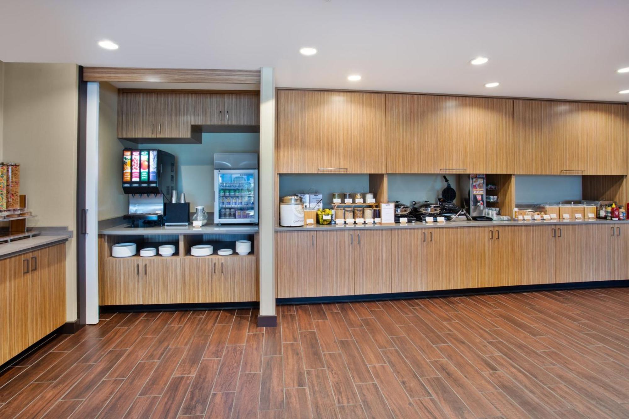 Towneplace Suites By Marriott Detroit Белвил Екстериор снимка