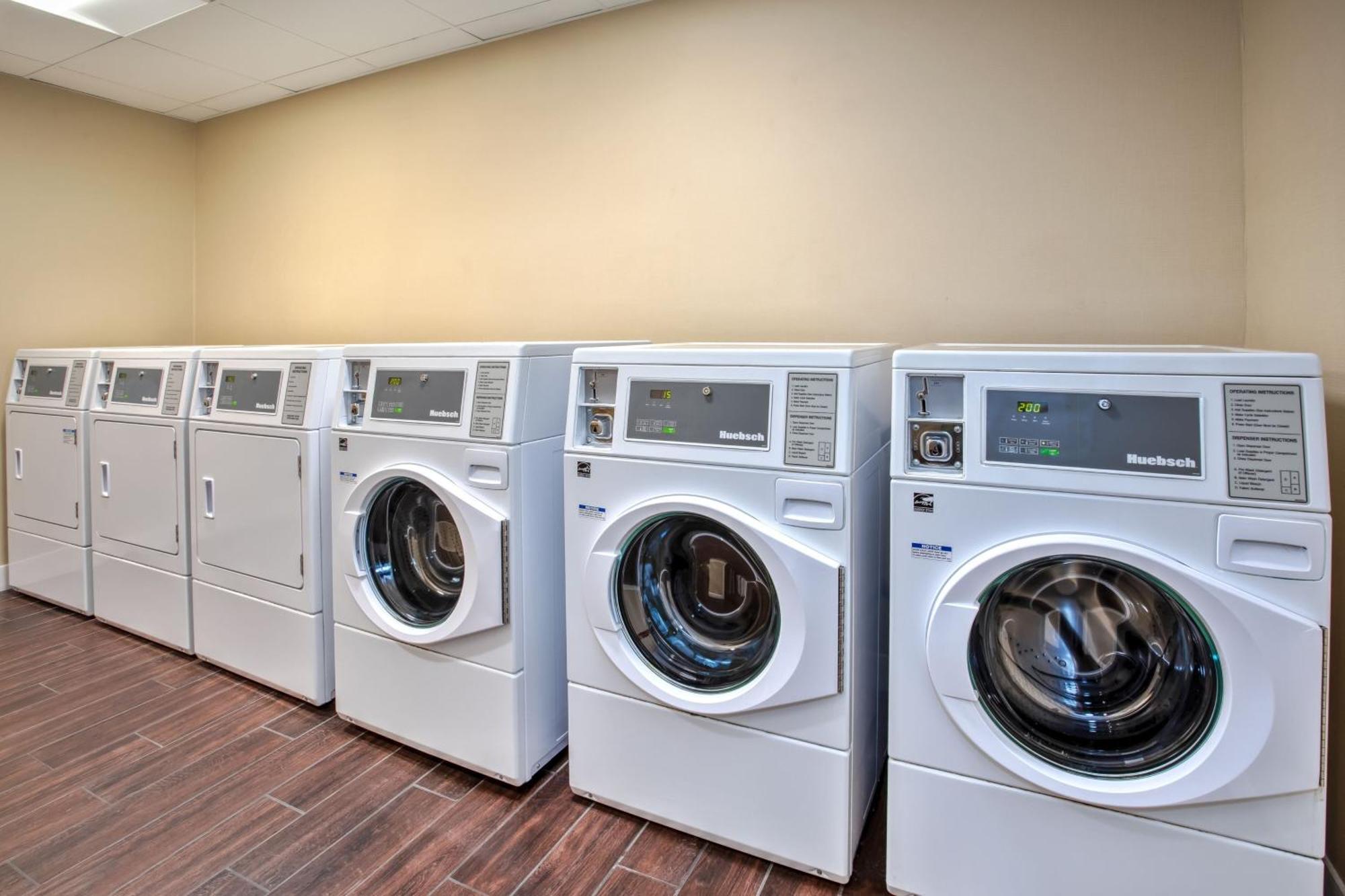 Towneplace Suites By Marriott Detroit Белвил Екстериор снимка