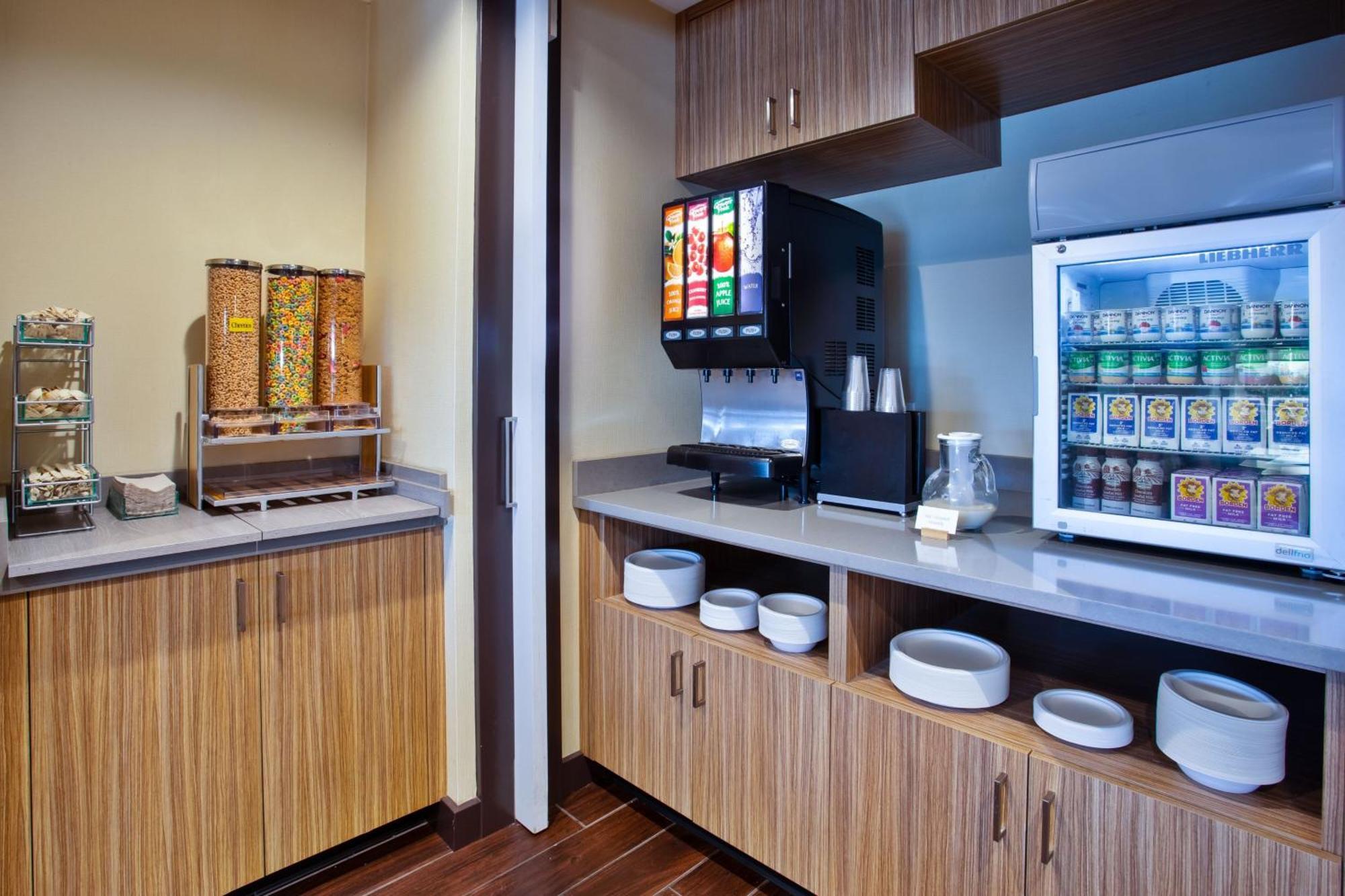 Towneplace Suites By Marriott Detroit Белвил Екстериор снимка