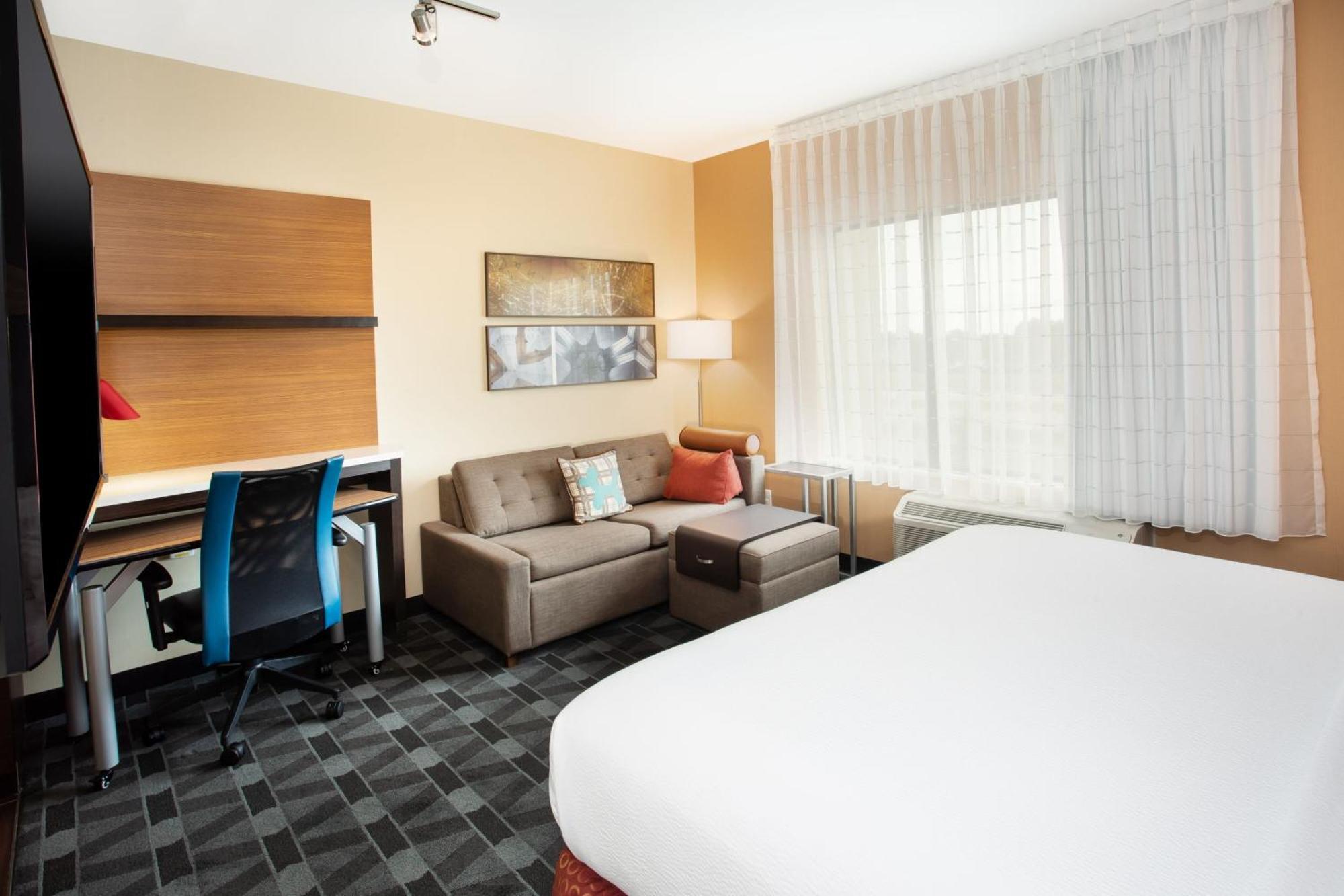 Towneplace Suites By Marriott Detroit Белвил Екстериор снимка