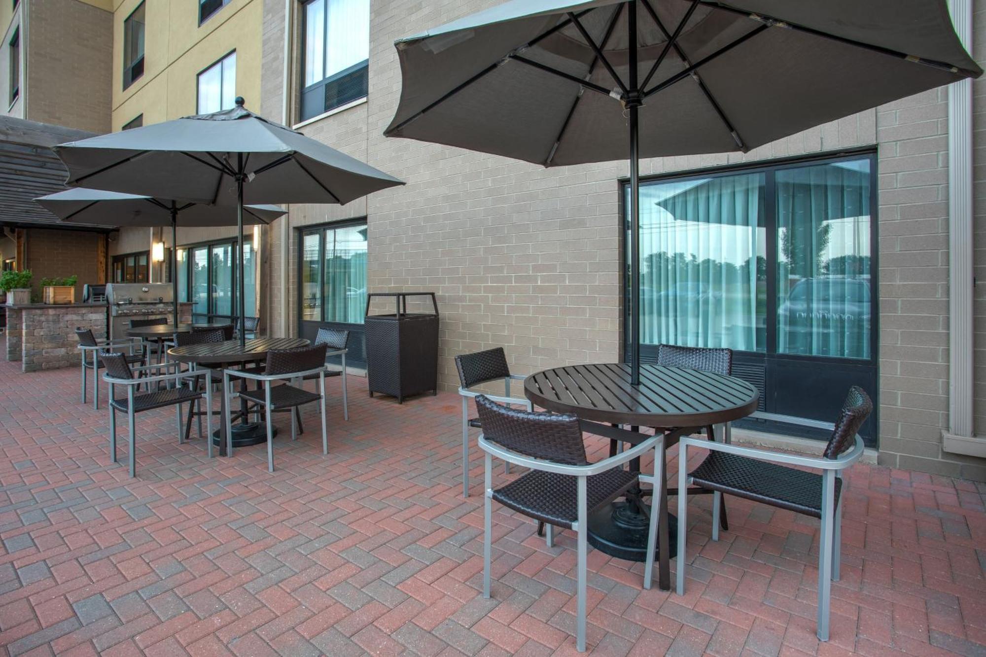 Towneplace Suites By Marriott Detroit Белвил Екстериор снимка