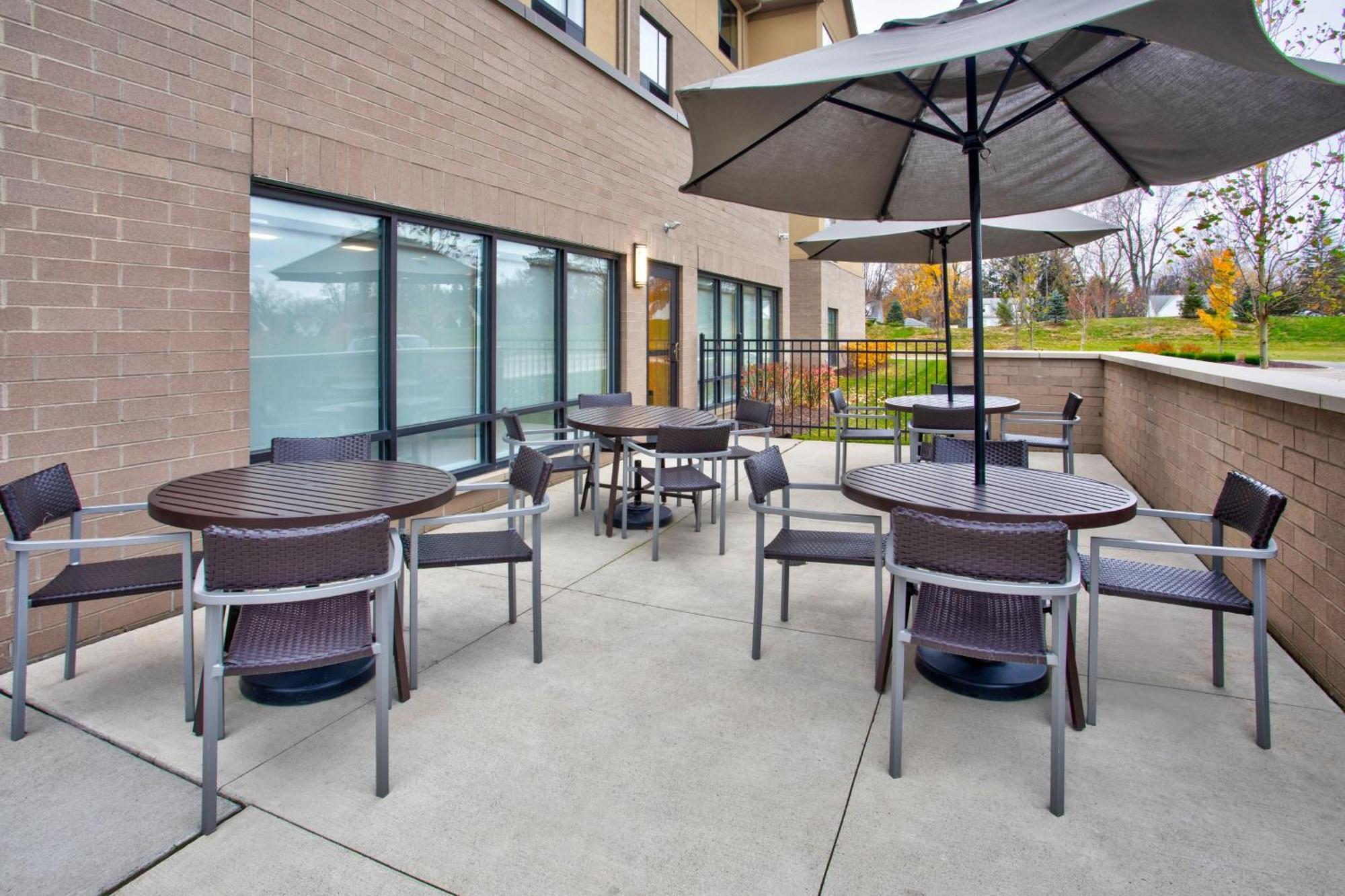 Towneplace Suites By Marriott Detroit Белвил Екстериор снимка