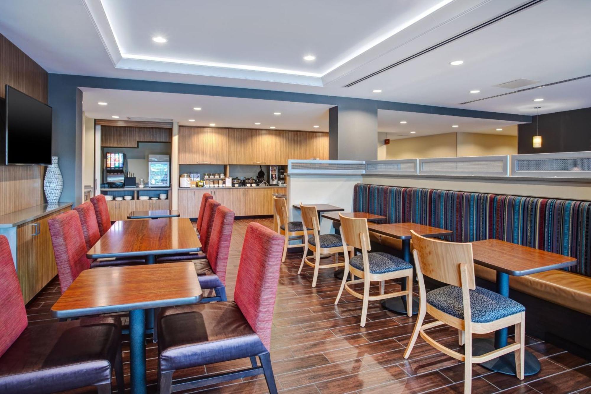 Towneplace Suites By Marriott Detroit Белвил Екстериор снимка